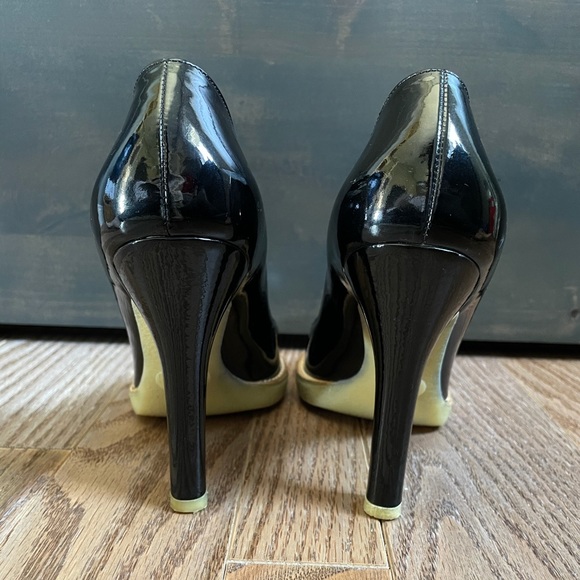 Authentic Gucci Patent Leather Pumps - Picture 2 of 5